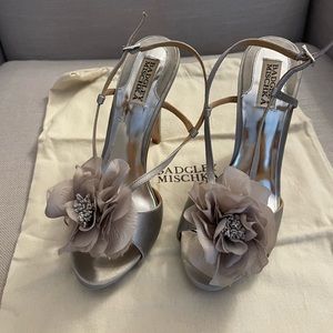 Badgley Mischka Zabrina Heel with Flower Silver/Gray